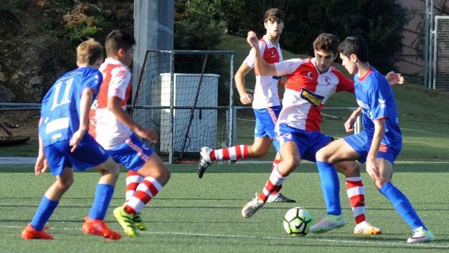 Un momento del encuentro disputado entre el Aorsa y el Barbadás juvenil. // Iñaki Abella