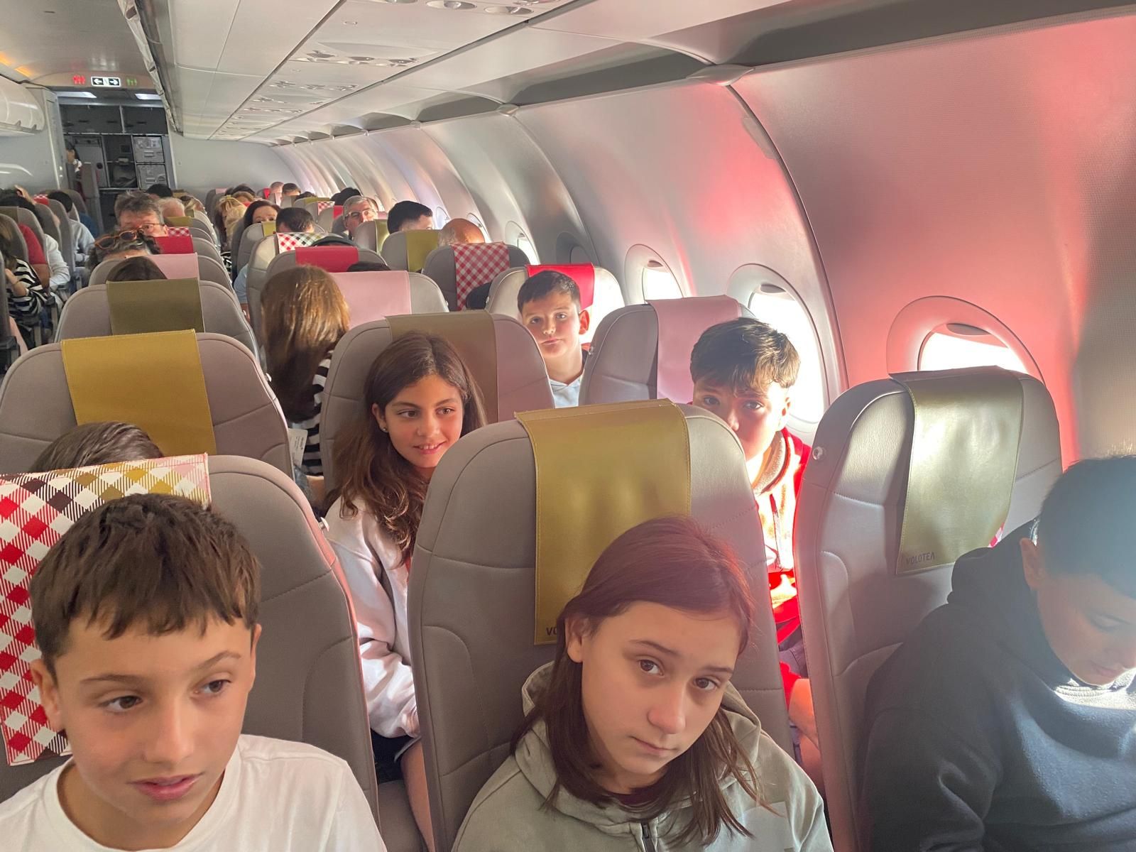 En imágenes: Bautismo de vuelo a Málaga para una veintena de estudiantes del Elisa y Luis Villamil