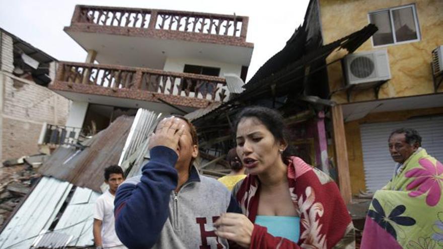 Los muertos por el terremoto en Ecuador suben a 235