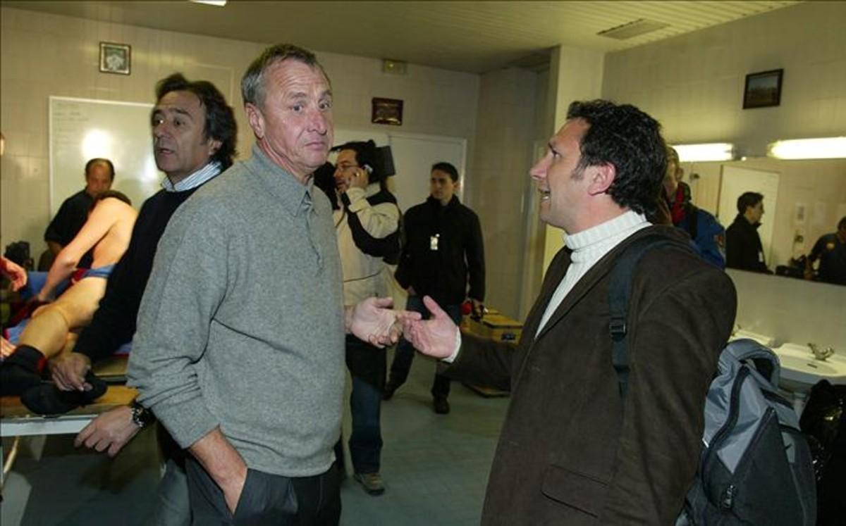 Johan charla con Eusebio en los vestuarios del Mini