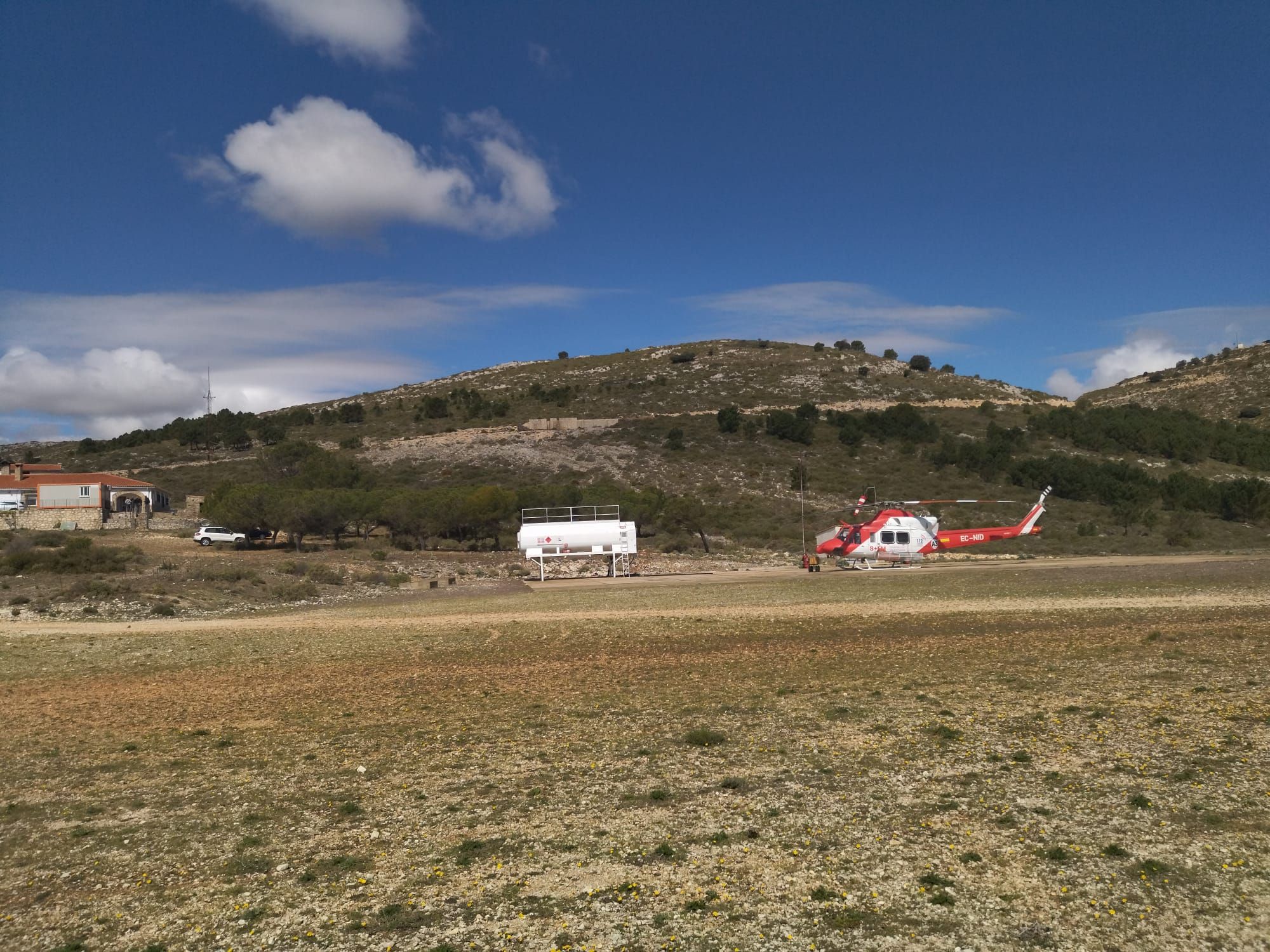Los centinelas de la Marina Alta: así es la base aérea de emergencias del Cocoll (imágenes)