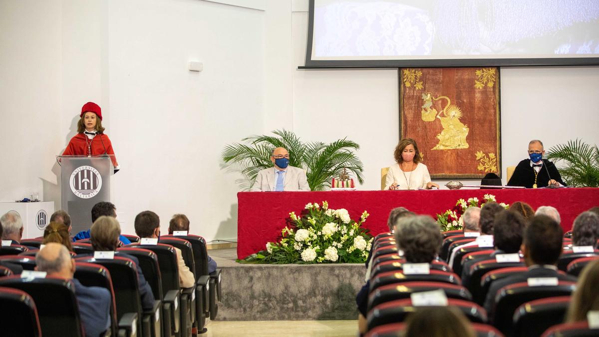 La presidenta del Govern asiste al acto de inauguración del año académico de la UIB