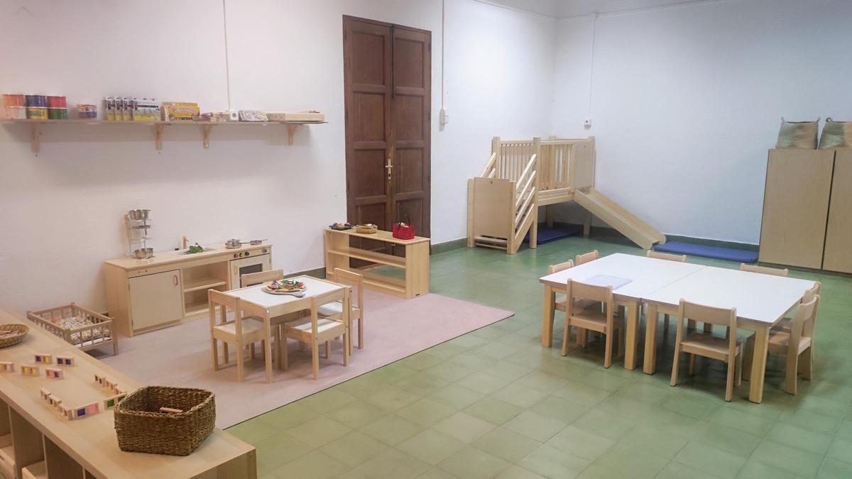 Una de las nuevas aulas que se estrenan dos meses después de arrancar el curso.