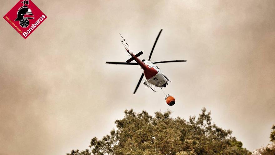 Incendio forestal declarado en la Serra Ferrer, entre los municipios de Tàrbena y Xaló