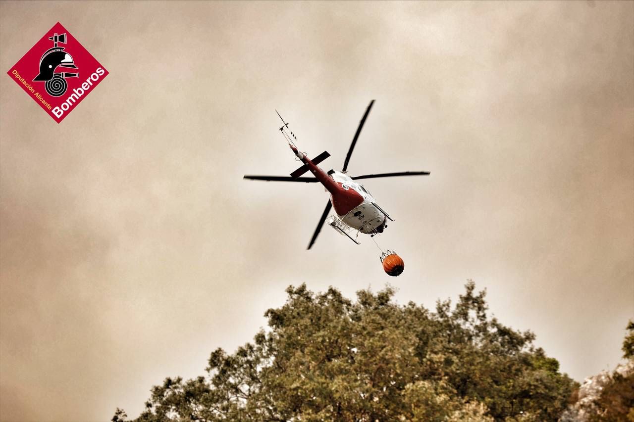 Las imágenes del incendio forestal declarado en Tàrbena