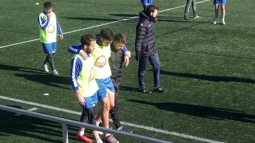 Keko sale lesionado de Miranda apoyado en Manu Blanco y Dani Balbín.