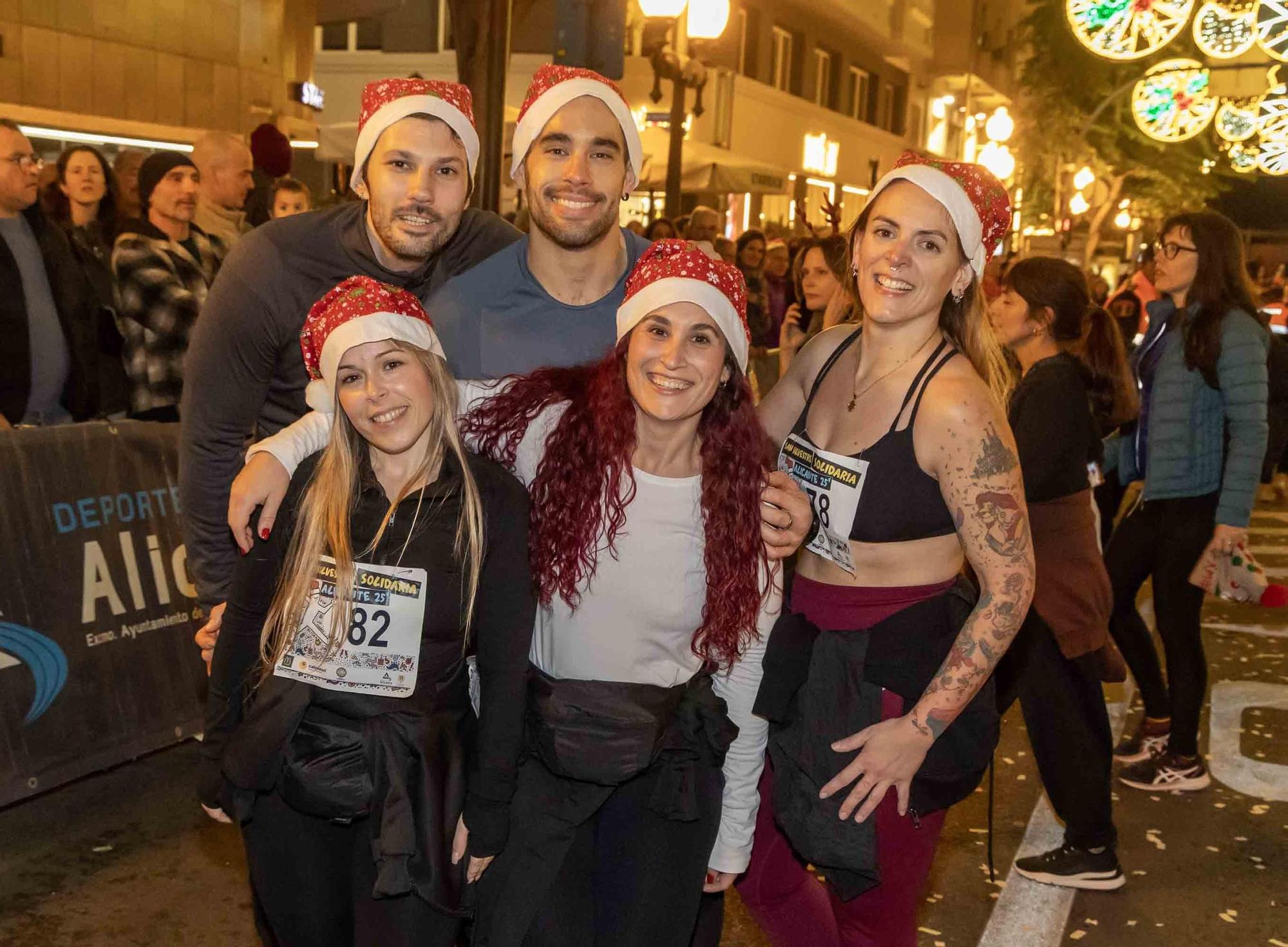 La San Silvestre de Alicante llena de colorido la ciudad