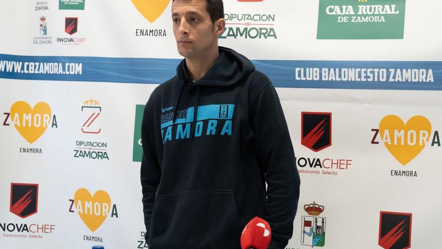 Saulo Hernández, entrenador del CB Zamora que se enfrenta hoy al Talavera. | |  E. FRAILE