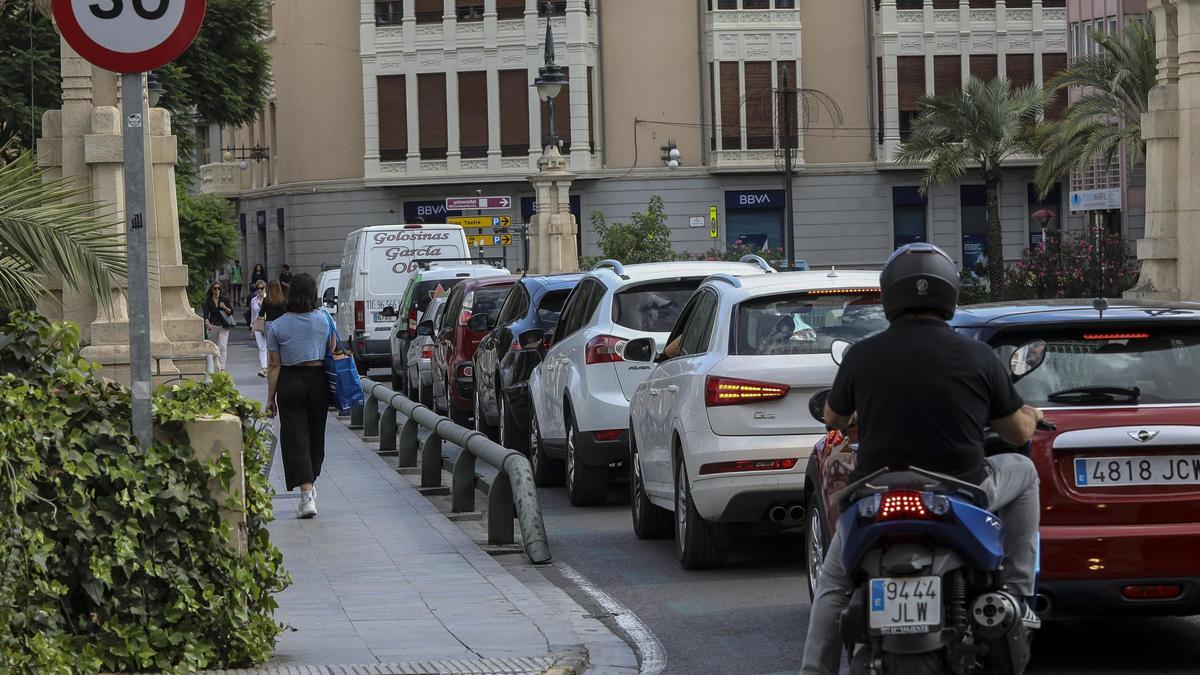 Trafico en calle pais valenciano y centro.ELCHE.08-10-2019.FOTOGRAFO:ANTONIO AMOROS