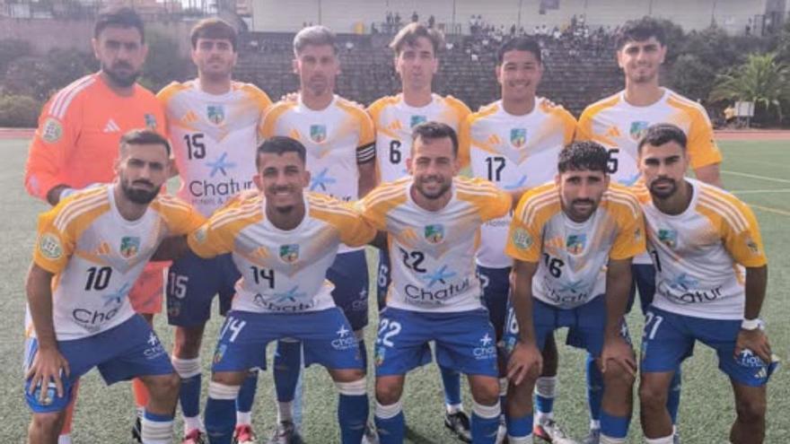 El San Fernando castiga al Laguna a golpe de balón parado (0-3)