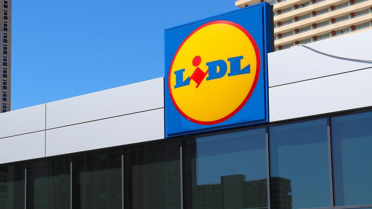 Mañana se esperan colas kilométricas en Lidl para conseguir el juego de vasos anchos para disfrutar en la terraza más baratos del mercado: por 5,99 euros y en tonos azulados