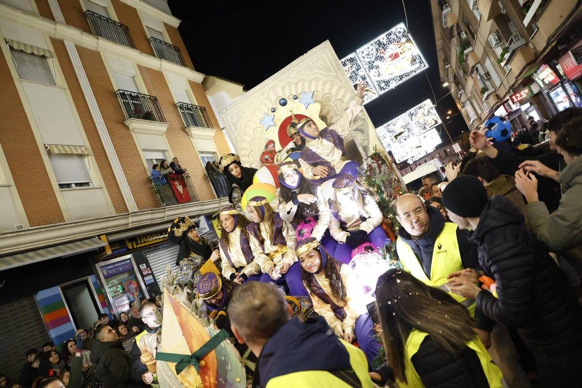La Cabalgata de Reyes de La Viñuela, en imágenes