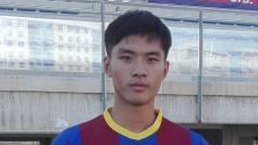 El central chino Zhou Jiahao se convierte en el décimo fichaje del Eldense