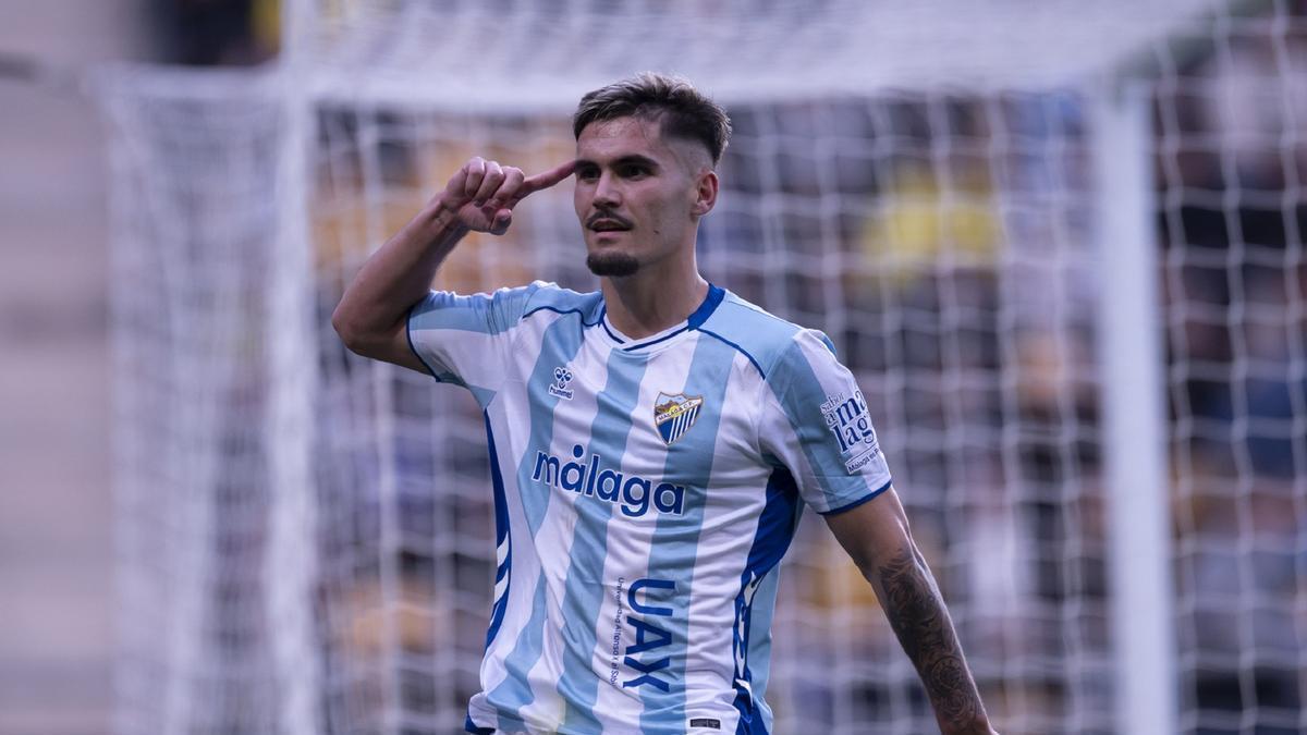 Chupe celebra un gol con el Málaga esta temporada en La Rosaleda.