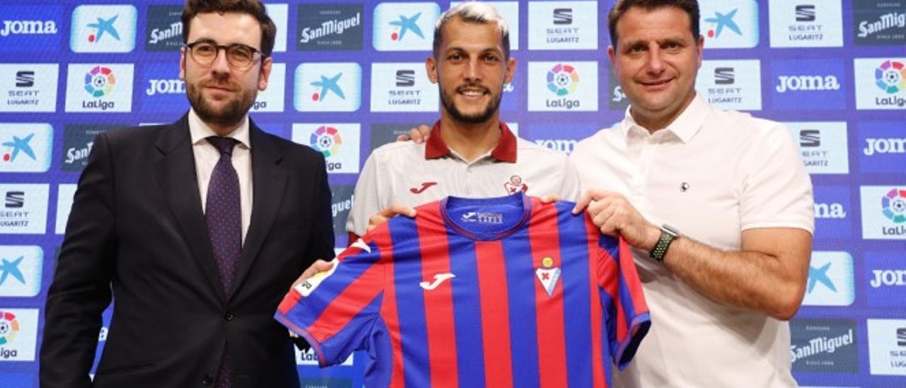 Stoichkov, en su presentación en el Eibar.