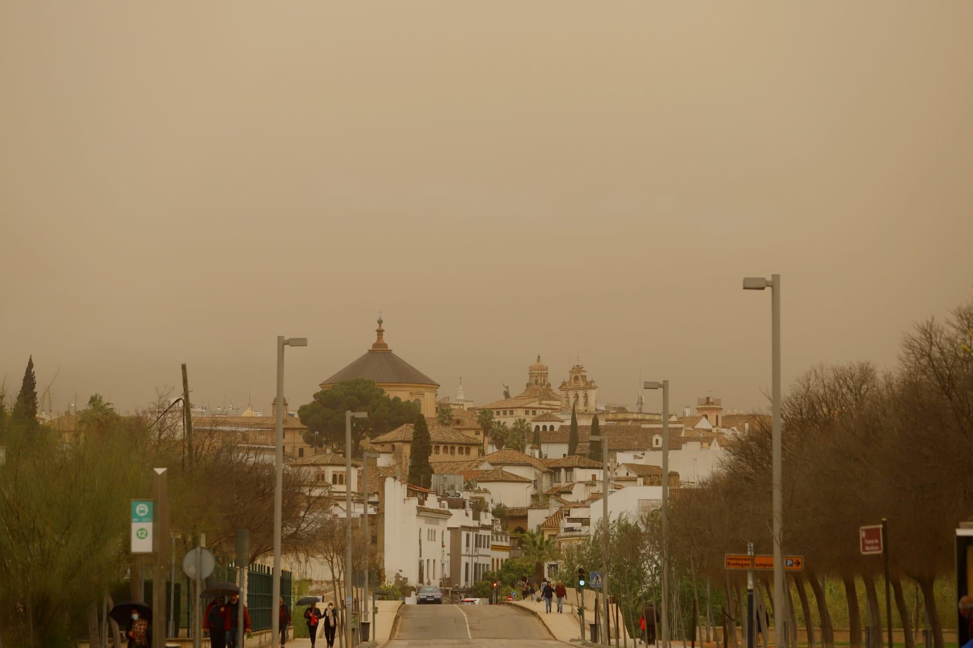 La borrasca Celia trae a Córdoba la calima con barro y cielo anaranjado