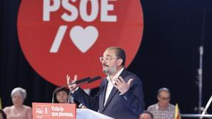 El candidato a la Presidencia de Aragón, Javier Lambán, participa en un acto de campaña, en la Sala Multiusos del Auditorio de Zaragoza, a 18 de mayo de 2023, en Zaragoza, Aragón (España). 
