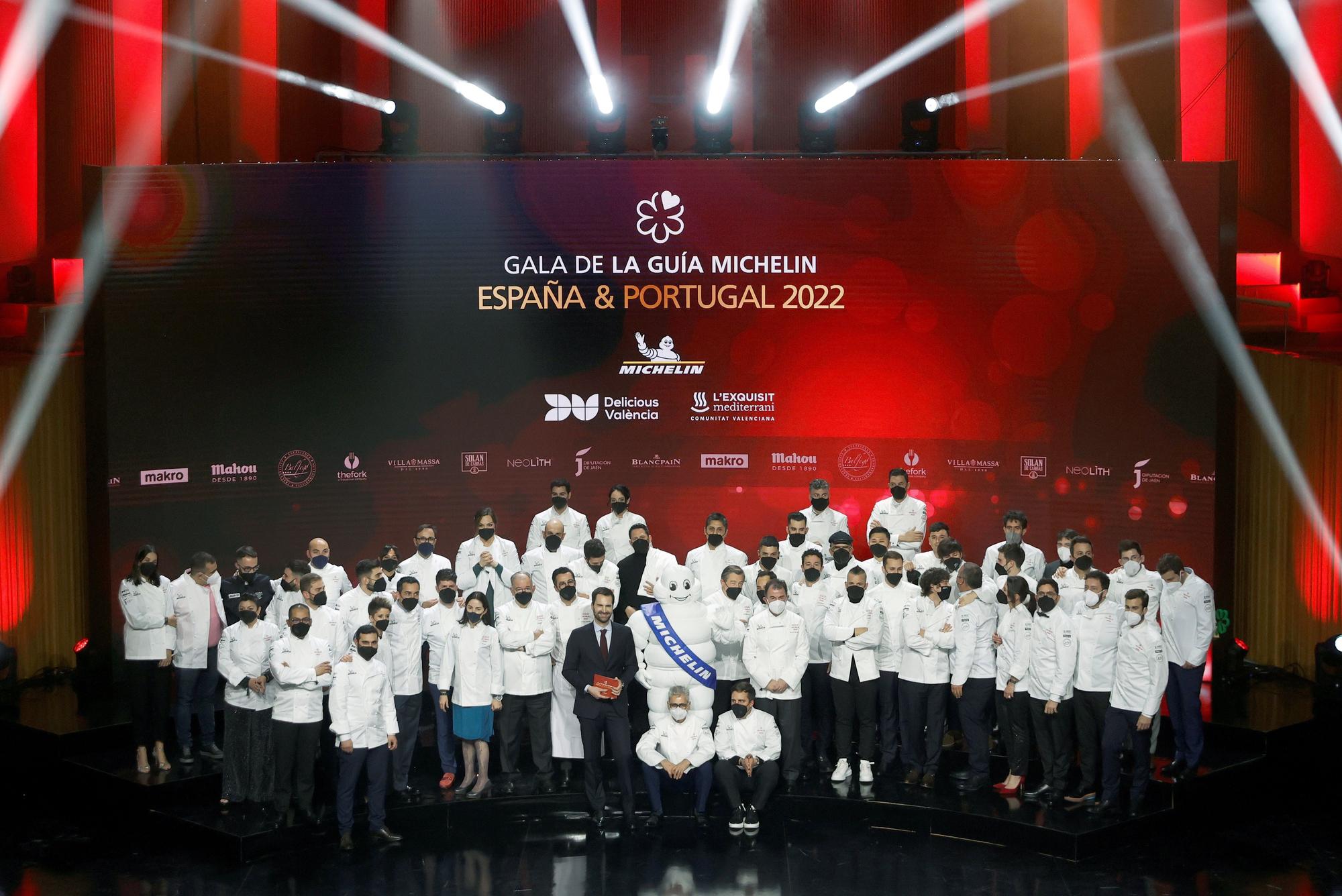 Foto de familia de todos los galardonados ayer por la Guía Michelin.