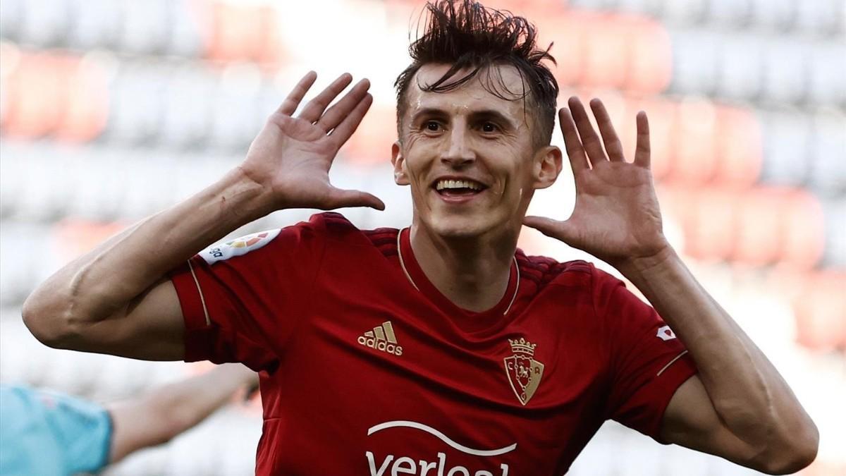 Budimir festejando un gol de Osasuna frente al Cádiz