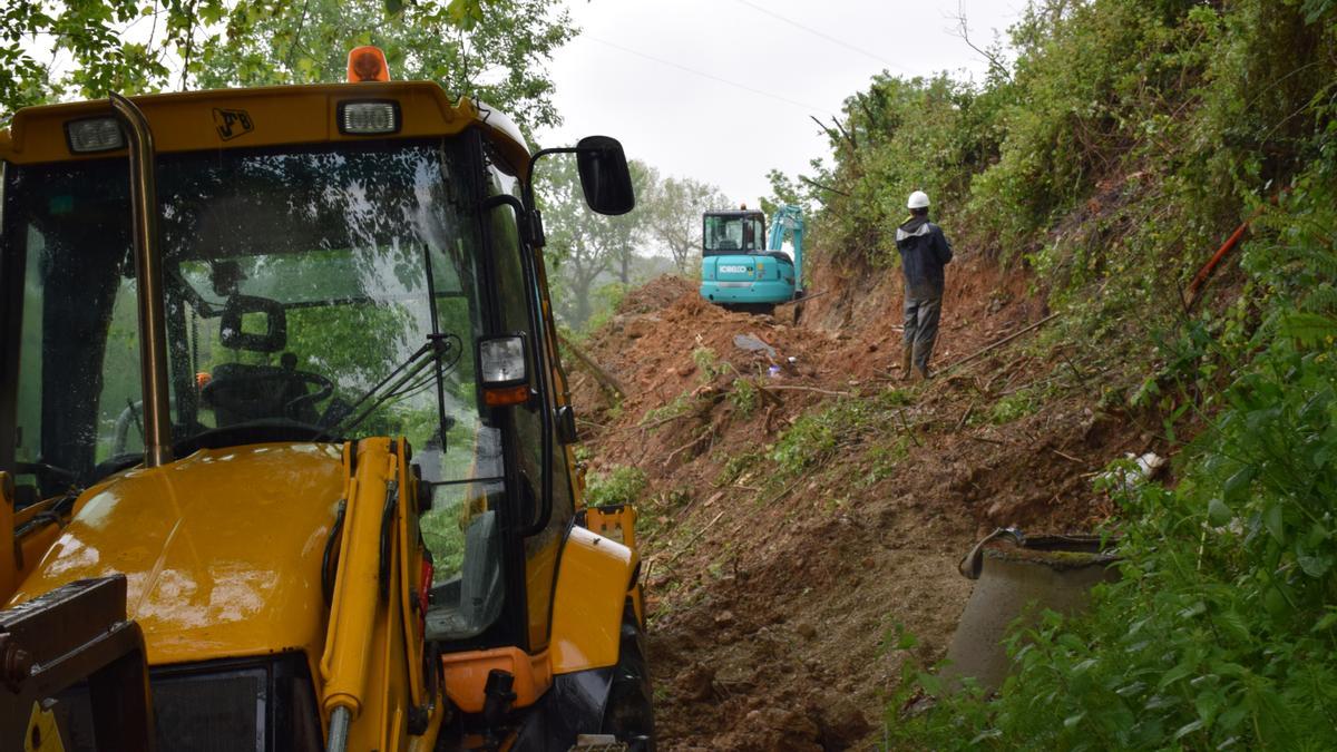 Fase tres de las obras del saneamiento de Tiñana