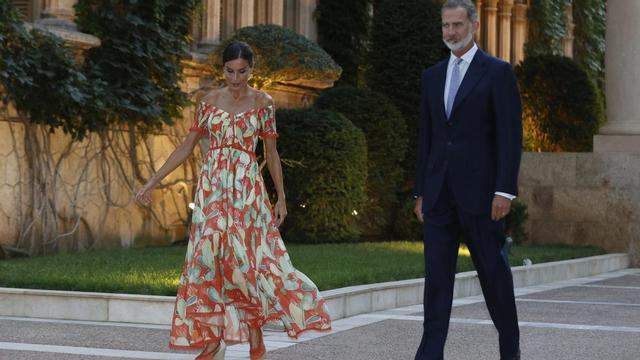 Vestido reina Letizia recepción Familia Real Mallorca La Reina