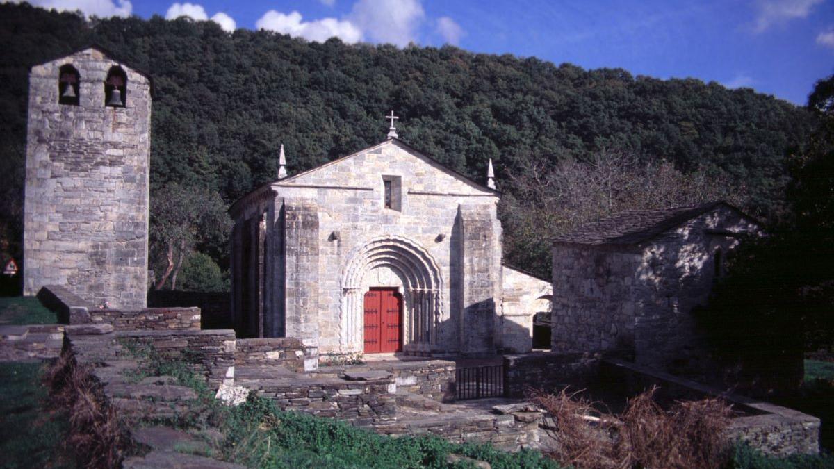 Sobre esta iglesia se cuenta leyendas como la de que fue construida por el diablo.