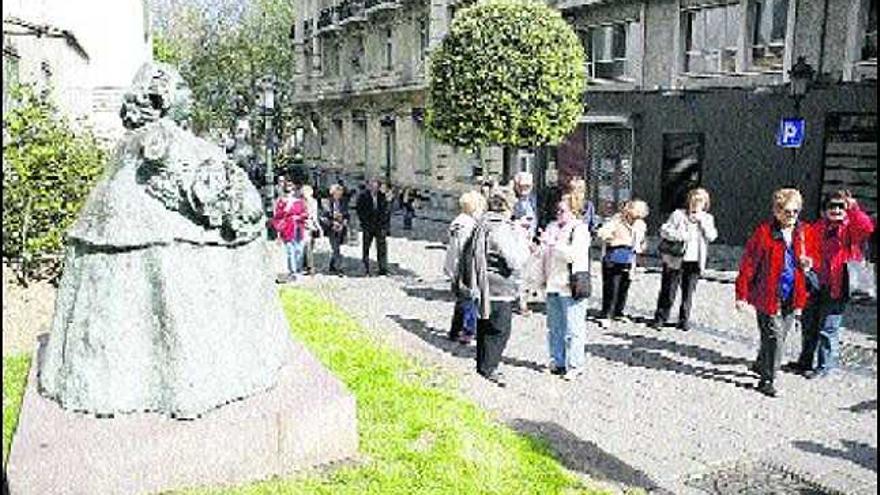 Avilés programa rutas guiadas para turistas en el puente del Primero de Mayo