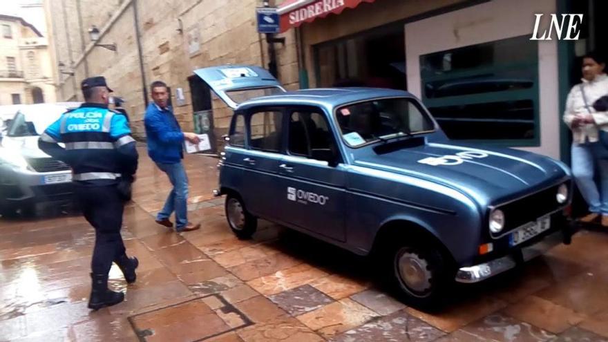 Rescate de siete patitos en el centro de Oviedo