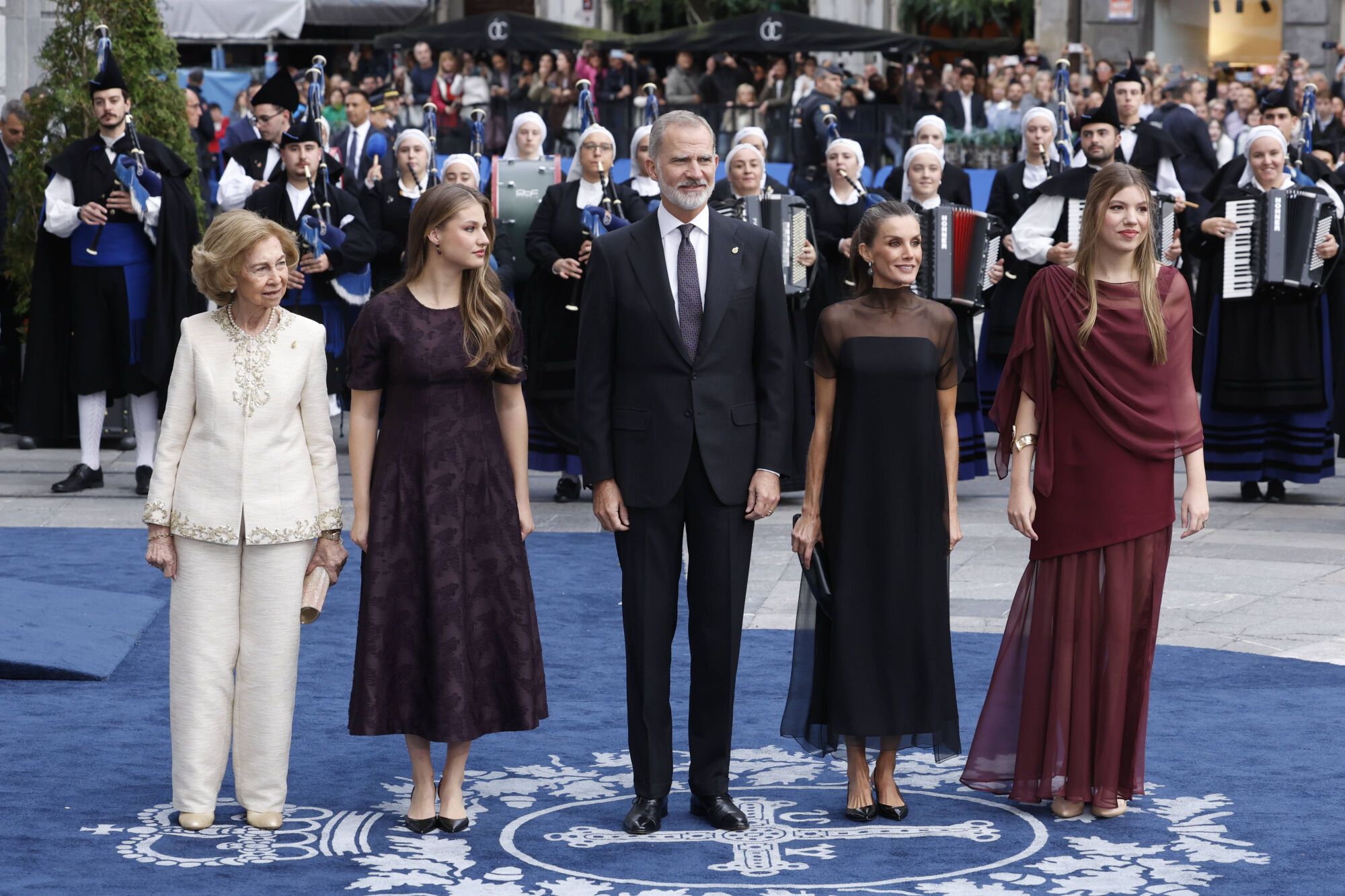 EN IMÁGENES: Así fue la llegada de los invitados a los premios "Princesa de Asturias" y su paso por la alfombra azul