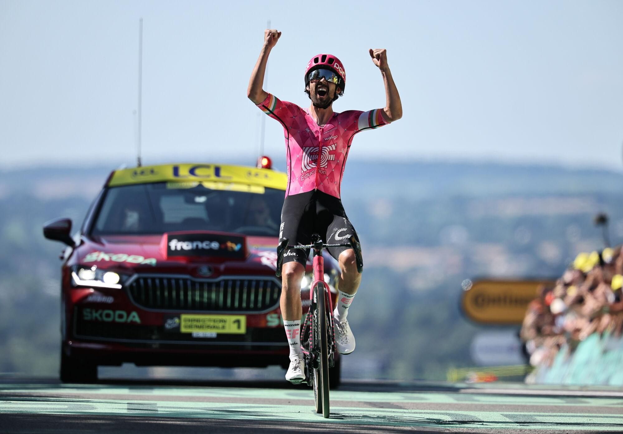 El irlandés Ben Healy se impuso en la sexta etapa del Tour de Francia, con final en Vire-Normandie, la segunda jornada más larga de la edición, en la que llevó a término una larga escapada que culminó en solitario. EFE/EPA/CHRISTOPHE PETIT TESSON