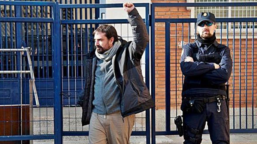 L&#039;alcalde de Celrà sortint dimecres de les dependències policials