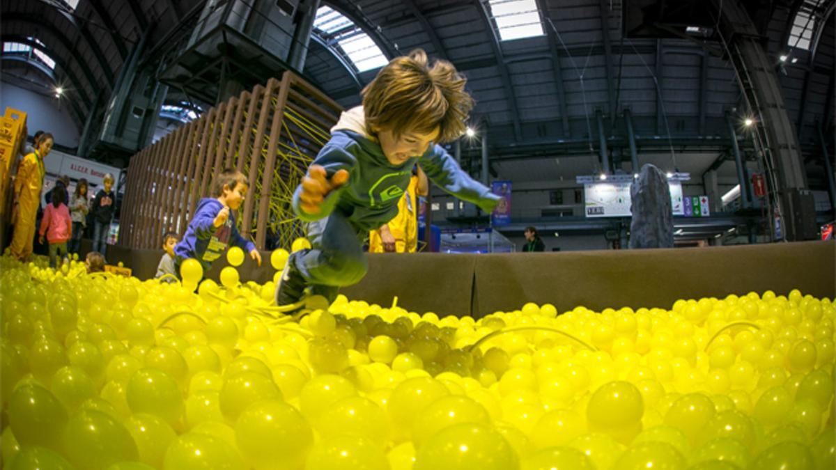 Niños jugando en el Festival de la Infancia de Barcelona (hasta el 4 de enero)