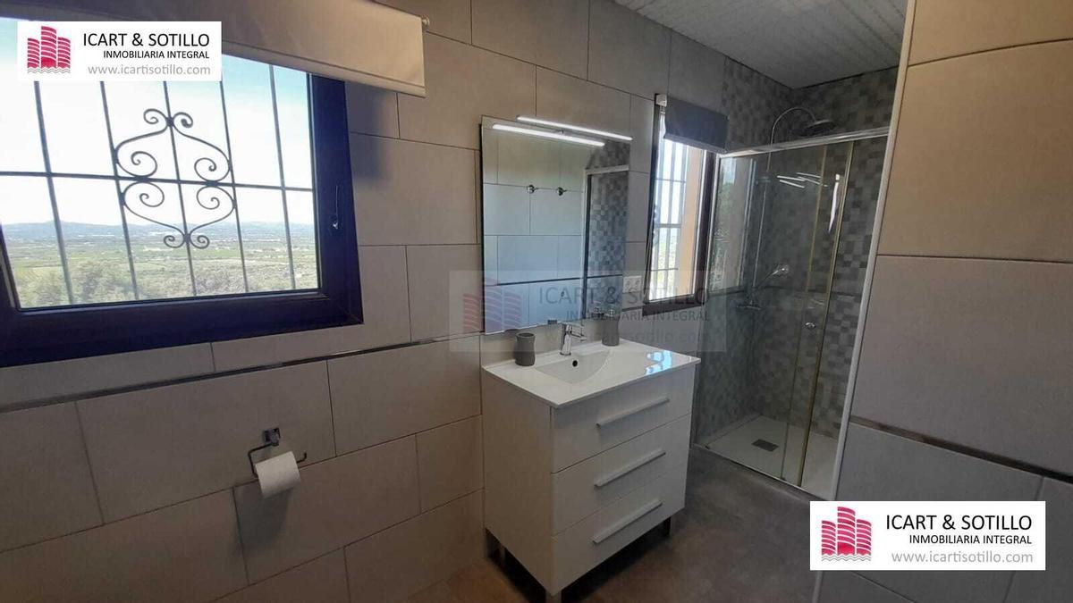 Galería de imágenes: Casa con piscina en venta en Vinaròs: una propiedad urbana con gran parcela y descuento de 15.000 euros