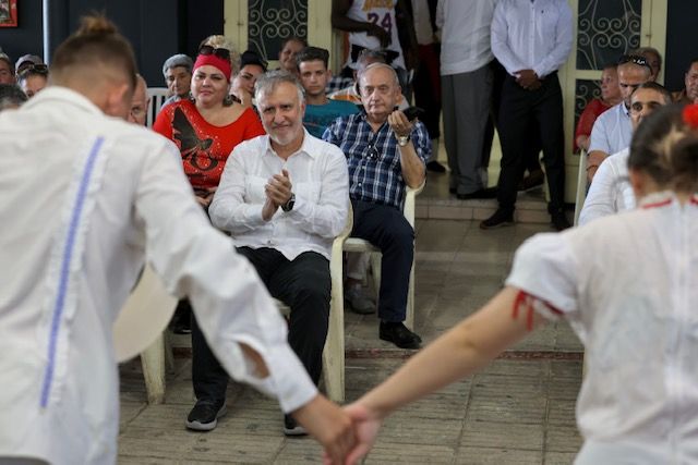 Ángel Víctor Torres visita Cuba