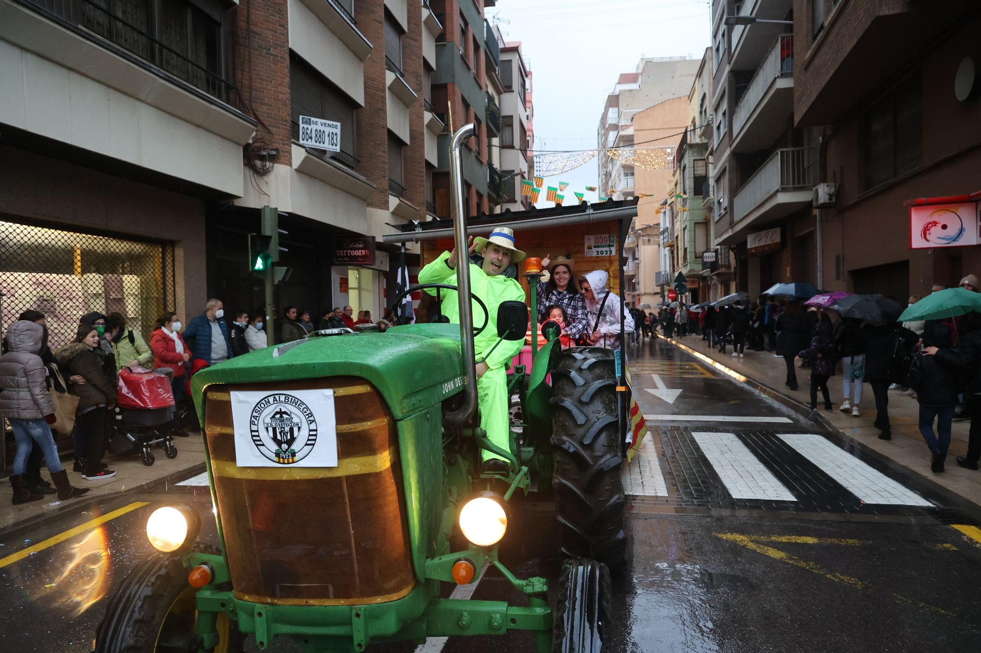 Las mejores imágenes del desfile de carros engalanados y collas de la Magdalena