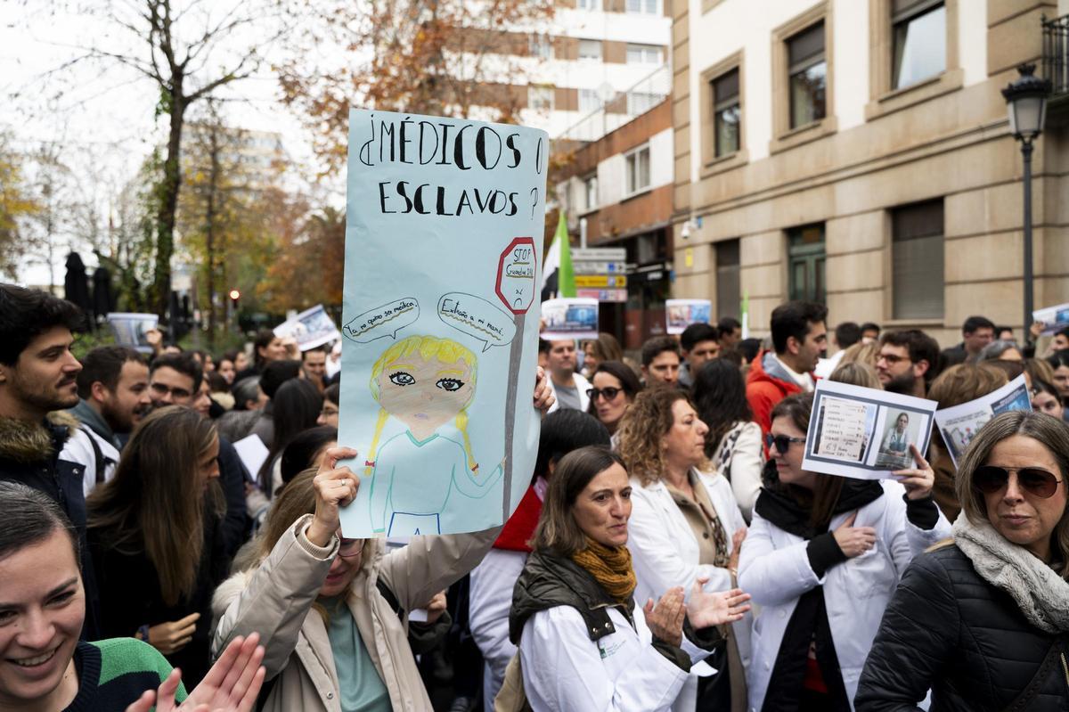 Fotogalería | Los médicos extremeños se manifiestan contra el Estatuto Marco del Ministerio de Sanidad