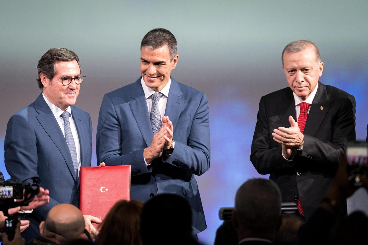 Sánchez recibe con honores a Erdogan en La Moncloa