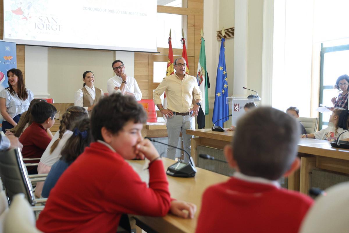 Galería | San Jorge, protagonista del concurso de dibujo infantil del Ayuntamiento Galería | San Jorge, protagonista del concurso de dibujo infantil del Ayuntamiento