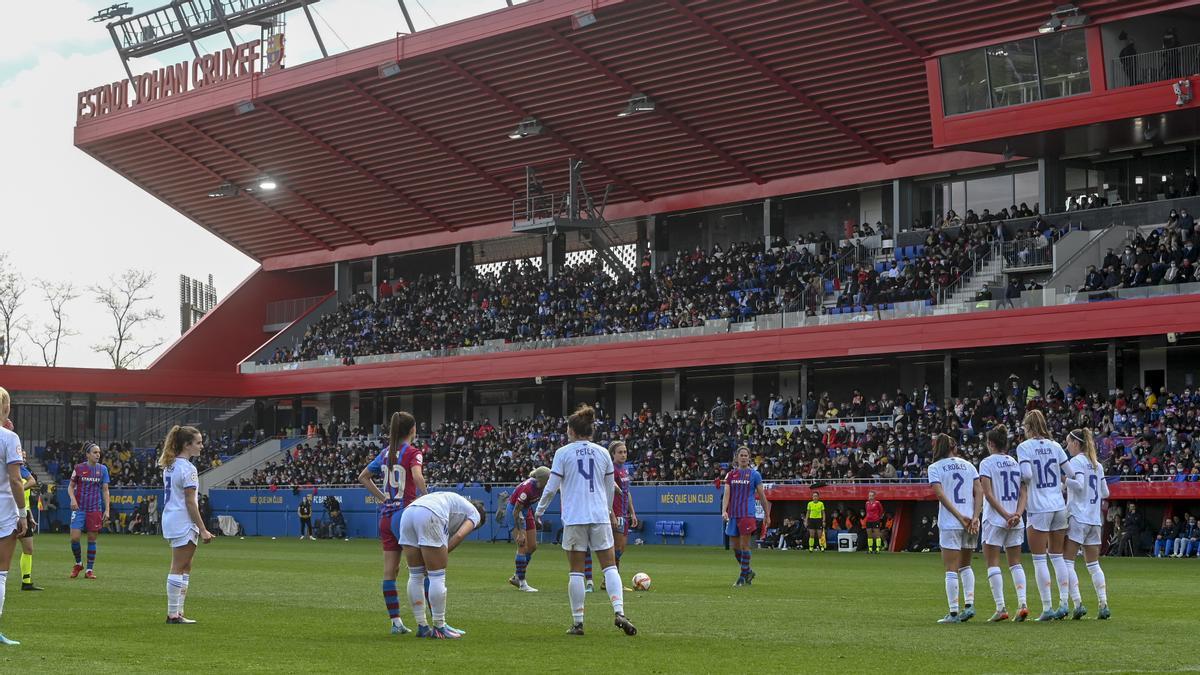 Récord de asistencia de público en el estadio Johan Cruyff para presenciar el triunfo de las jugadoras azulgrana contra el Real Madrid