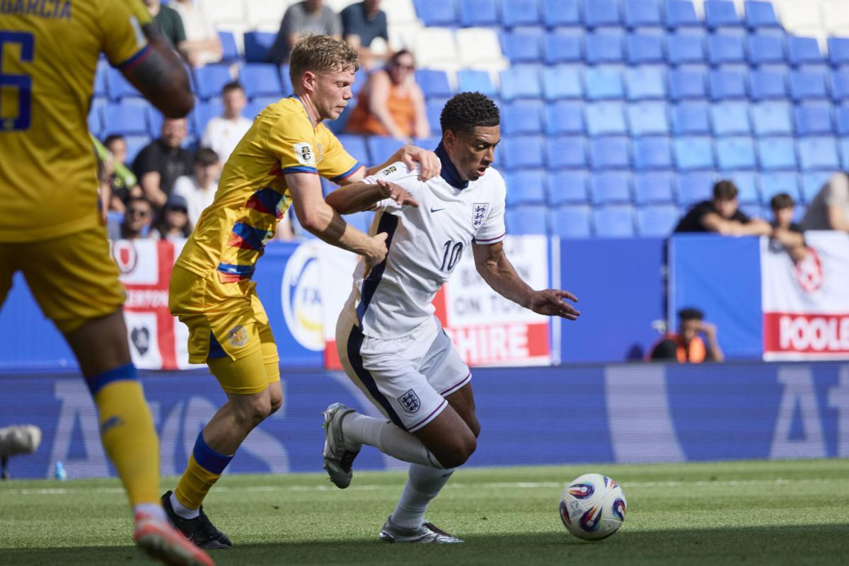 Bellingham, en un partido frente a Andorra antes de operarse de sus problemas en el hombro