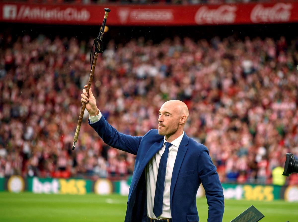 Gaizka Toquero, durante el homenaje que el Athletic y el Alavés, dos de sus exequipos, le brindaron en San Mamés.