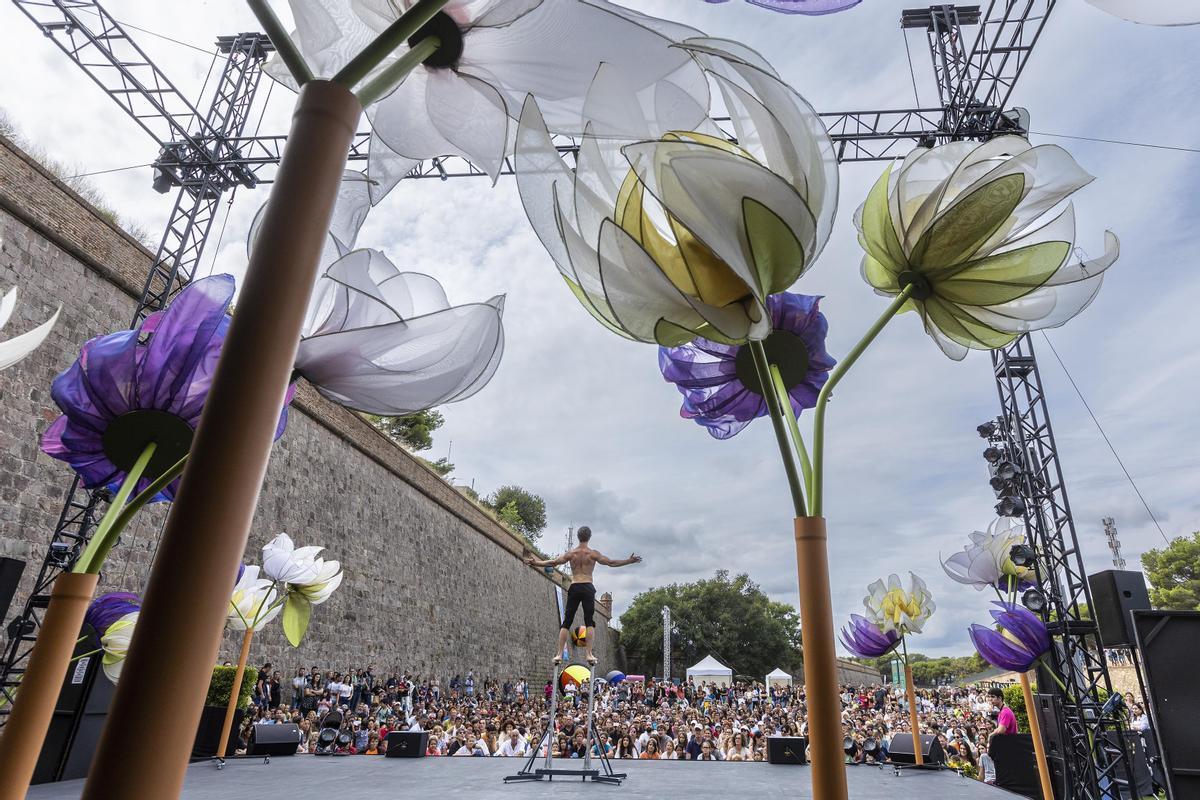 Los espectáculos de circo invaden el Castell de Montjuïc.