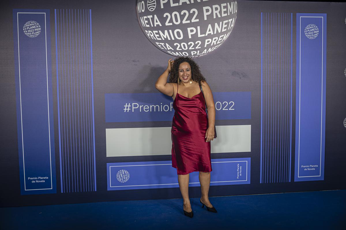 La escritora Najat el Hachmi en la ceremonia de la entrega del 71 Premio Planeta de Novela