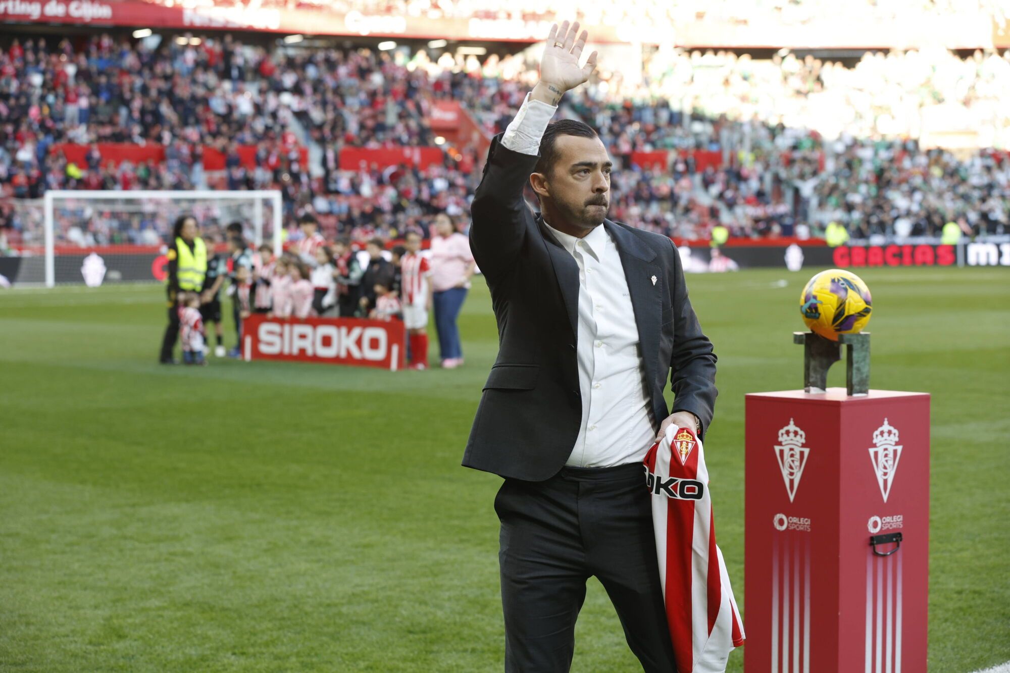 EN IMÁGENES: Ambientazo en el Sporting-Racing de Santander disputado en El Molinón