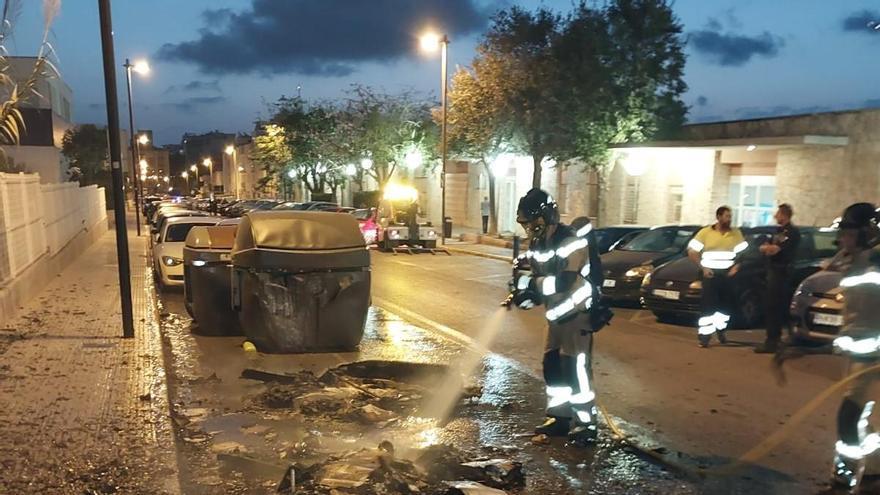 Arden cuatro contenedores de basura en Ibiza