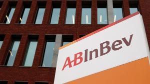 FILE PHOTO: The logo of Anheuser-Busch InBev is pictured outside the brewer’s headquarters in Leuven, Belgium February 28, 2019.  REUTERS/Francois Lenoir/File Photo