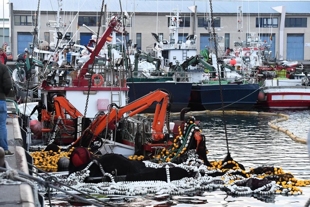 El cerquero ''Montserrat Morenita'' se hunde