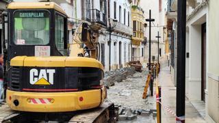 Comienza la colocación del adoquinado en la calle Madre de Dios de Puente Genil