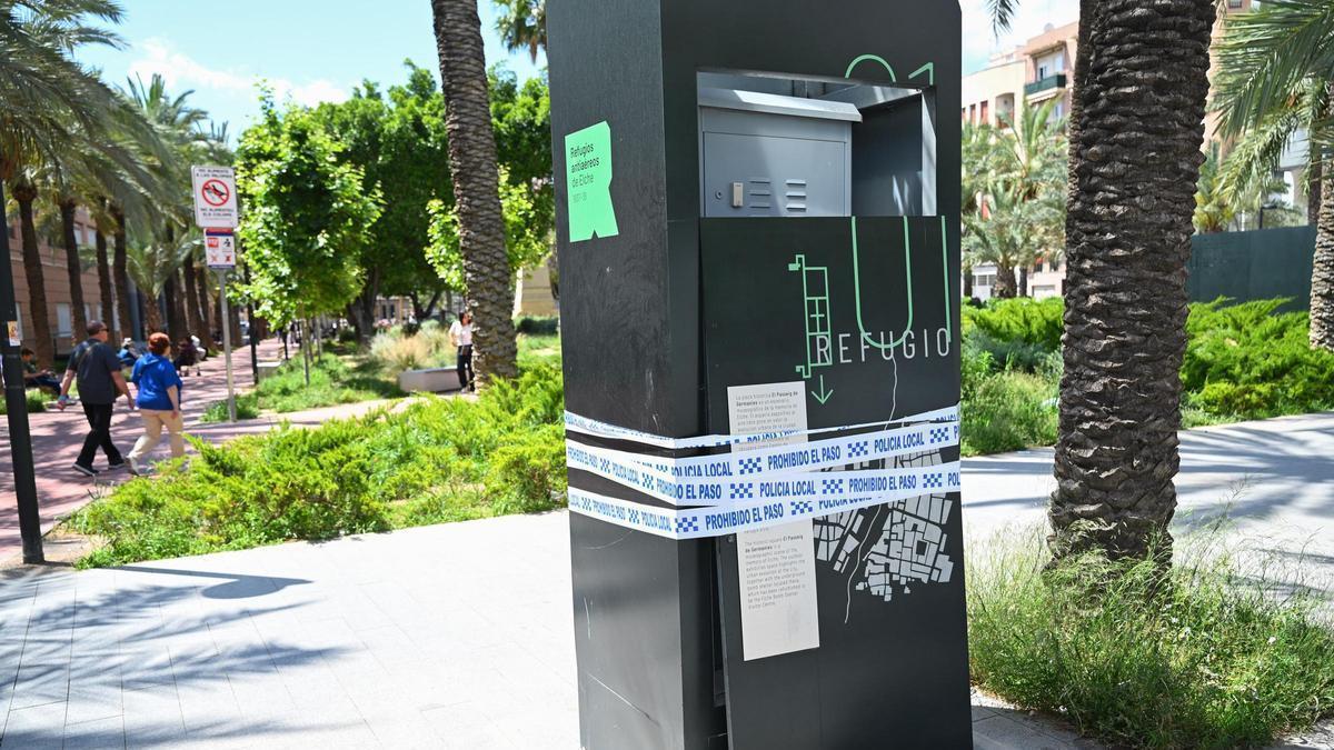 Vandalismo y suciedad en el renovado Jardín de Germanías de Elche