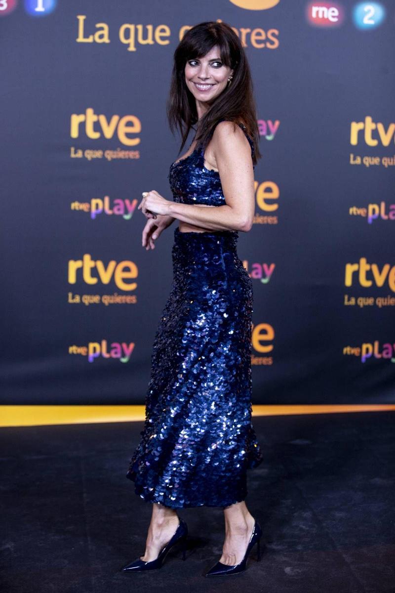 El look de Maribel Verdú con top y falda de lentejuelas de Dior en la presentación de la programación de TVE 2021-2022